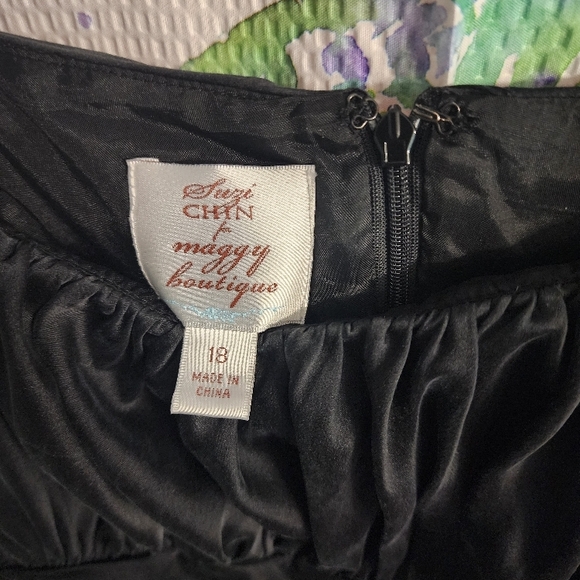 Elegant Black Dress - Size 18 - Picture 3 of 3